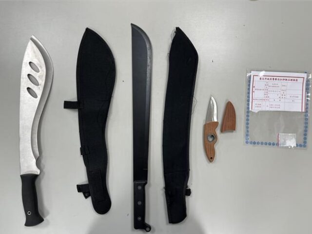 台灣新聞通訊社-慈母喚兒回家竟演變姊男友持刀追逐  警搜車起獲毒品