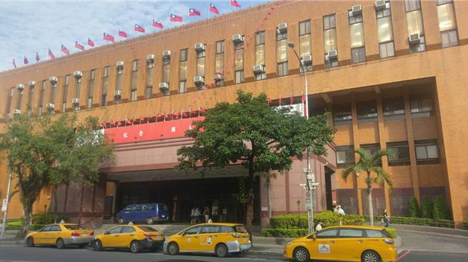 台灣新聞通訊社-為母籌醫療費洩軍官訓練講義 六軍團上士賺7萬9千元遭起訴