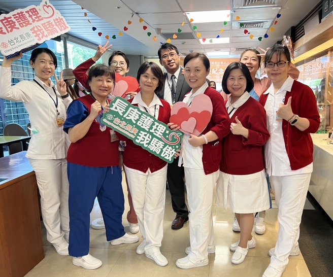 台灣新聞通訊社-台北長庚楊惠晶獲護理專業貢獻獎 投入護理服務35年不後悔