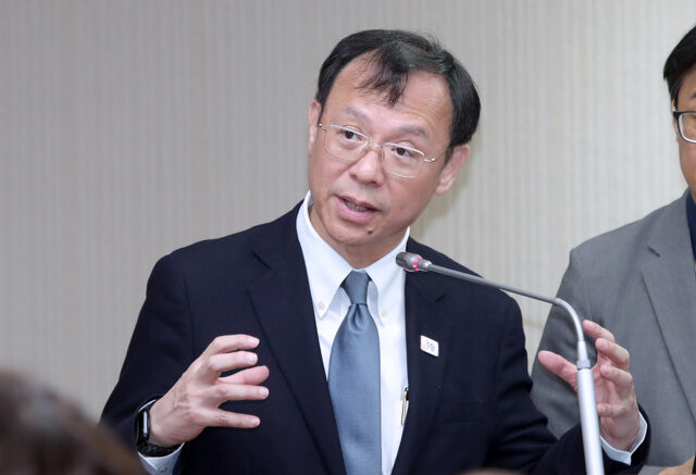 台灣新聞通訊社-三班護病比117年上路挨轟「跳票」 石崇良回應了