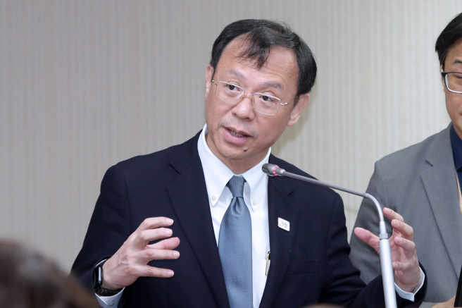 台灣新聞通訊社-三班護病比117年上路挨轟「跳票」 石崇良回應了