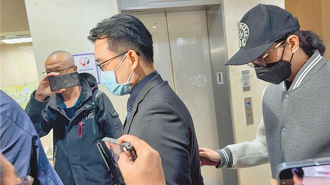 台灣新聞通訊社-藝人李威夫妻捲精舍虐死女會計判刑曝光 雙雙獲5年緩刑