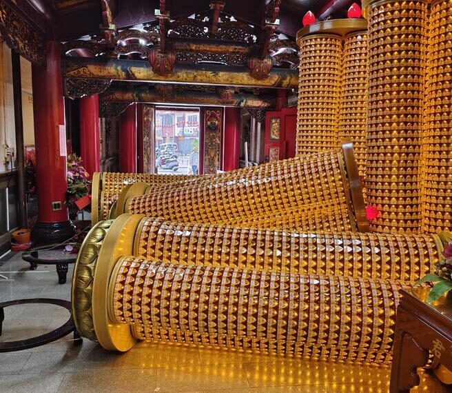 台灣新聞通訊社-考季來臨！台中萬和宮文昌光明燈遭砸 憂波及上萬考生