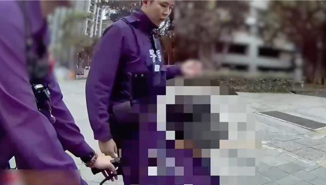 台灣新聞通訊社-輪椅男徘徊成功橋下險象環生 南港警耐心查出身分助解危