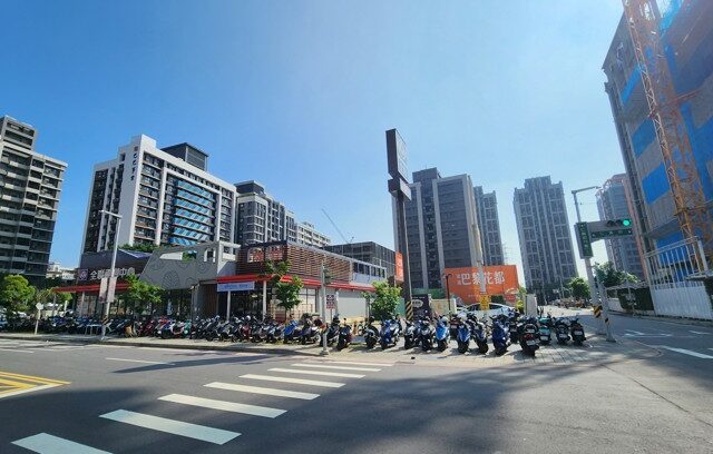 台灣新聞通訊社-房東一句「不租老人」讓他流落街頭！攝影記者血淚告白：最後悔10年前沒買房