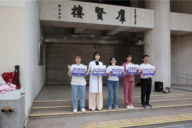 台灣新聞通訊社-三班護病比不能拖！小黨參選人要求明年護理師節前上路