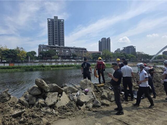 台灣新聞通訊社-人倫悲劇！高雄母子先後離家散步   雙雙陳屍後勁溪