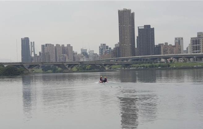 台灣新聞通訊社-英勇文大生救溺水老翁失聯 蔣萬安聯繫侯友宜共同搶救