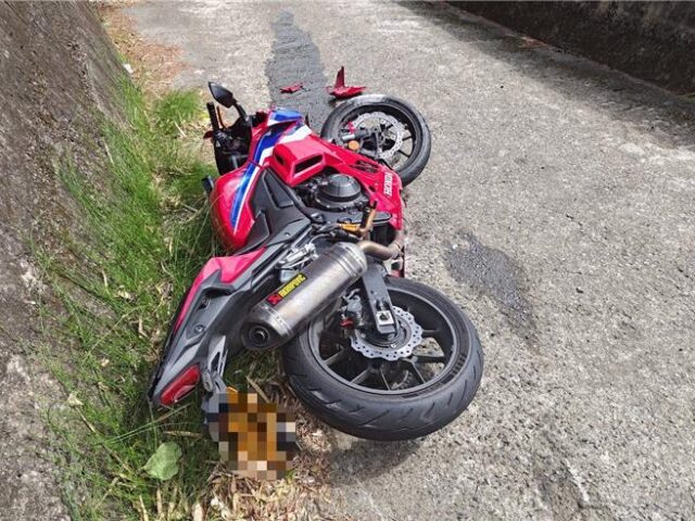 台灣新聞通訊社-台3線獅潭段大型重機過彎 不慎轉倒撞傷2路人