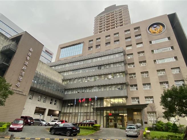 台灣新聞通訊社-文大學生下水救人失聯 新北消防出動2船協尋
