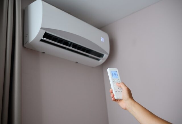 台灣新聞通訊社-冷氣開24小時電費3000多 他一改「除濕模式」直接破萬 師傅解答