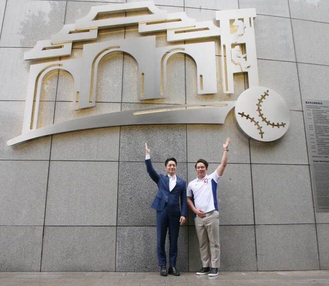 台灣新聞通訊社-周思齊一句話促成 台北市立棒球場紀念碑小巨蛋揭牌