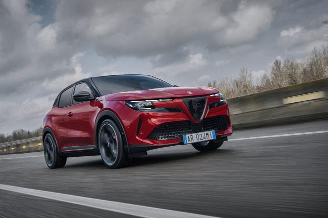 台灣新聞通訊社-跑車元素當道!Alfa Romeo Junior化身電動鋼炮 Mercedes-Benz CLA Shooting Brake獵跑亮相
