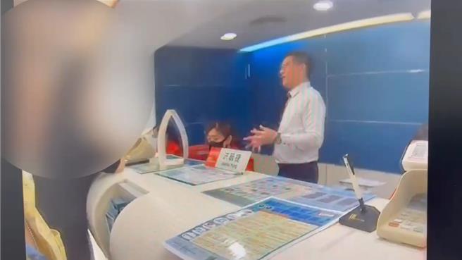 台灣新聞通訊社-男子銀行提領60萬元 行員一聽「裝潢」立刻報警
