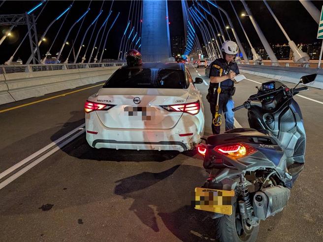 台灣新聞通訊社-淡江大橋通車首晚傳追撞車禍　黃牌重機騎士擦挫傷送醫