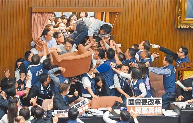 台灣新聞通訊社-立院衝突邱志偉控告傷害案今開庭   謝龍介4藍委遞狀請假