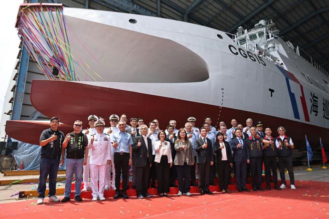 台灣新聞通訊社-海巡「東港艦」下水 12艘安平級艦全到位