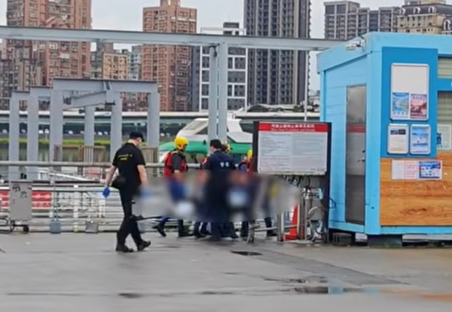 台灣新聞通訊社-文大生捨身救溺喪命！家屬認屍相擁痛哭 校方發聲：深感悲痛
