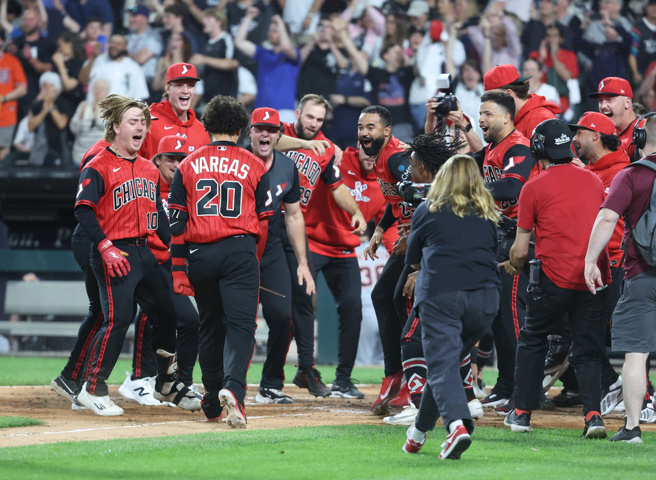 台灣新聞通訊社-MLB》村上宗隆跑壘受傷 西田陸浮挺身扮演打虎英雄