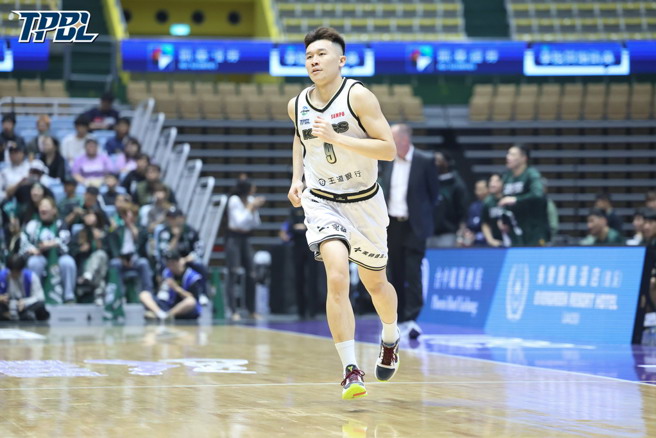 台灣新聞通訊社-TPBL》賽前10分鐘才宣布！李愷諺腳部不適今晚決定不打