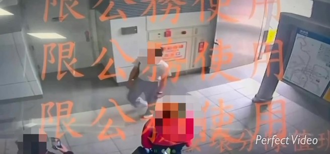 台灣新聞通訊社-捷運電梯內「整身入鏡」！女暴怒控性騷 男喊冤：只是拍她