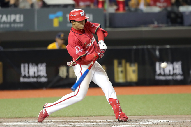 台灣新聞通訊社-中職》劉俊緯關鍵代打致勝 味全龍3比1保住龍頭