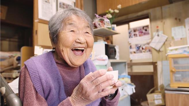台灣新聞通訊社-日本106歲奶奶爆紅！無子喪夫樂觀獨居20年 這一幕惹鼻酸