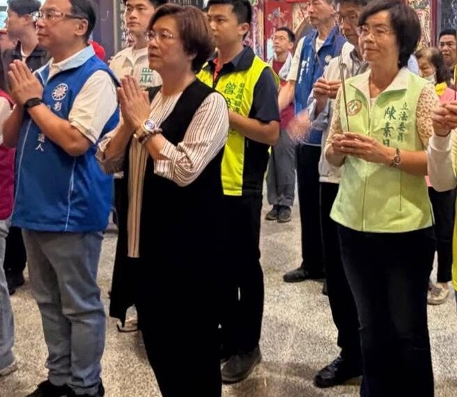 台灣新聞通訊社-伸港聯合安營徒步遶境登場 魏平政、陳素月福安宮同框
