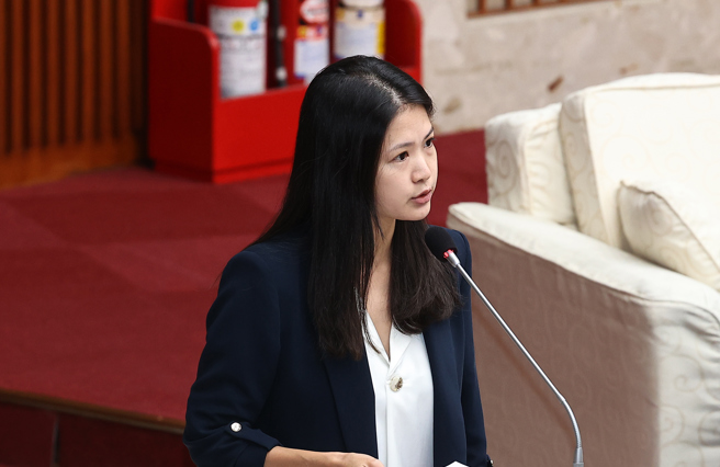 台灣新聞通訊社-林亮君遭控「誘導投老鼠藥」 藍前發言人起底1事酸：是在搞沈伯洋？