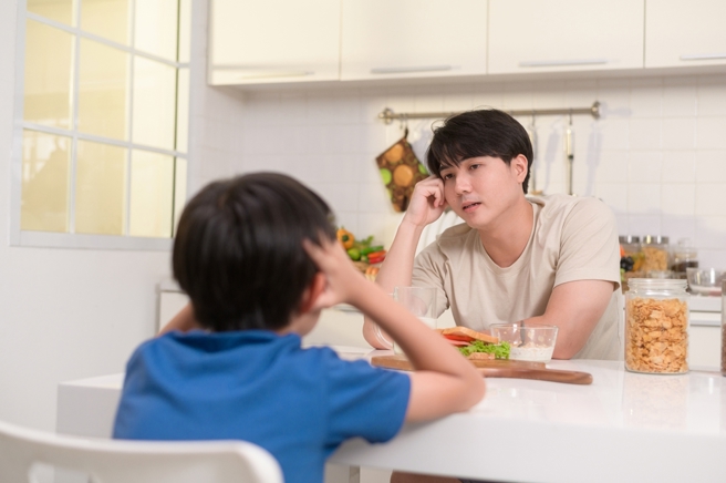 台灣新聞通訊社-家長限定文字獄！兒嫌爸爸髒話難聽 改教罵「劍龍」