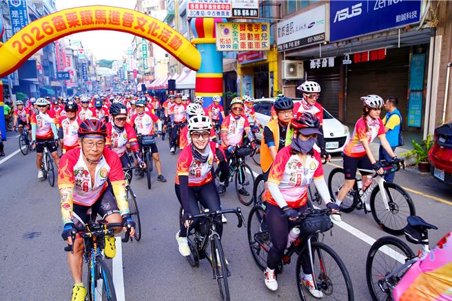 台灣新聞通訊社-苗栗鐵馬進香第9年 300騎士隨媽祖啟程345公里北港進香