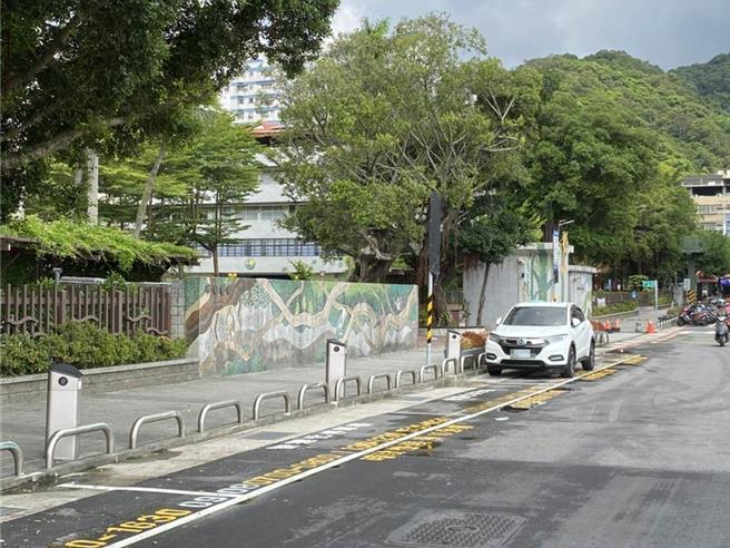 台灣新聞通訊社-免費停車格變私人車庫！新北「久占」亂象難解 議員籲修法