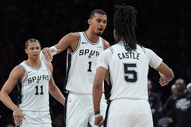 台灣新聞通訊社-NBA》第2節瘋狂20比0！馬刺痛扁灰狼闖進西決遭遇雷霆