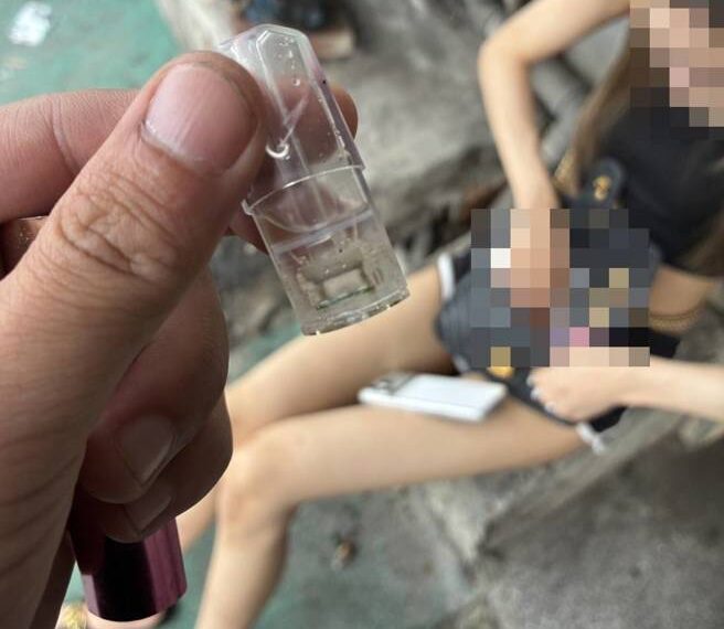 台灣新聞通訊社-26歲女抽「喪屍菸彈」癱坐路邊 警到場她竟問:要去哪裡?