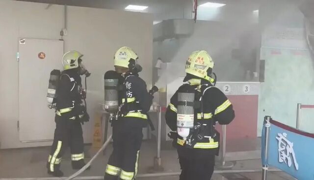 台灣新聞通訊社-礁溪臭豆腐名店驚傳火警竄濃煙！ 50名饕客見狀驚逃