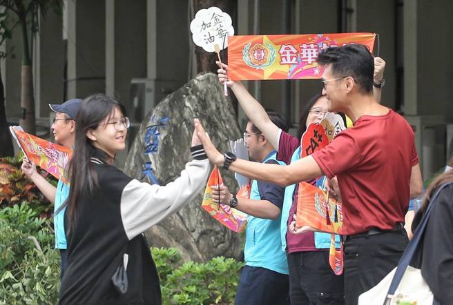 台灣新聞通訊社-國中教育會考數學科取材生活化 用電量、書店優惠均入題