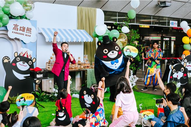 台灣新聞通訊社-熊本熊跨海祝壽 高雄熊新任務挑戰1000個「暖心抱抱」