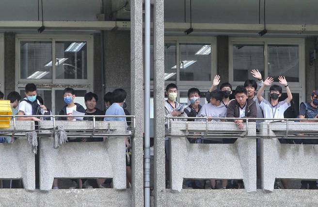 台灣新聞通訊社-會考寫作「賦予新面貌」主軸明確 老師:發揮聯想不算難寫