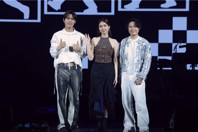 台灣新聞通訊社-金曲37》告五人4度入圍最佳樂團拚了　獻祭品文得獎送百萬手機