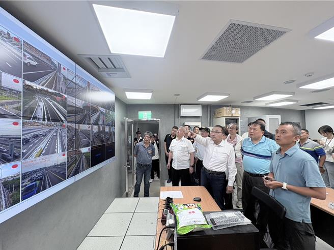 台灣新聞通訊社-淡江大橋首迎假日人車潮 侯友宜建議設置天氣及環境預警系統