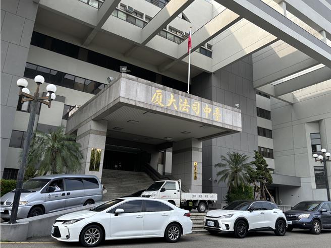 台灣新聞通訊社-台中沙鹿哈士奇失控咬傷女子！ 飼主辯有戴嘴套仍判賠9萬多