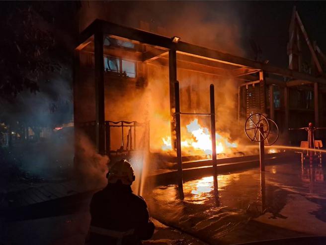 台灣新聞通訊社-抓到了!彰化兒童公園暗夜火警 縱火男稱:心情不好抽菸釀禍