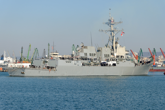 台灣新聞通訊社-阿帕契支援 美2艘驅逐艦闖過荷莫茲海峽 完好無損