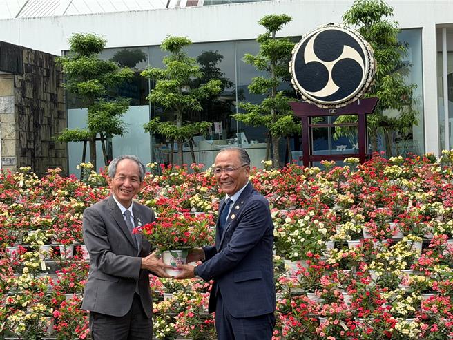 台灣新聞通訊社-南投埔里與日本出水市締盟9周年 贈改良麒麟花深化交流