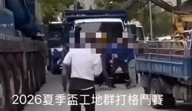 台灣新聞通訊社-竹科工地大亂鬥「白衣阿北」快速位移 網:傳說中的奔雷手?