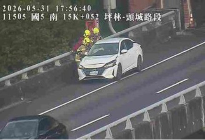 台灣新聞通訊社-快訊》國5雪隧出口追撞車禍! 「氣囊爆開」車流恐受影響