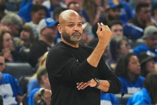 台灣新聞通訊社-NBA》粉碎老八傳奇！活塞總教練獲續約 魔術總教練慘遭開除