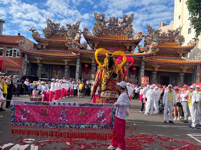 台灣新聞通訊社-三月瘋媽祖！慈護宮遶境活動 桃警全程戒備並進行疏導
