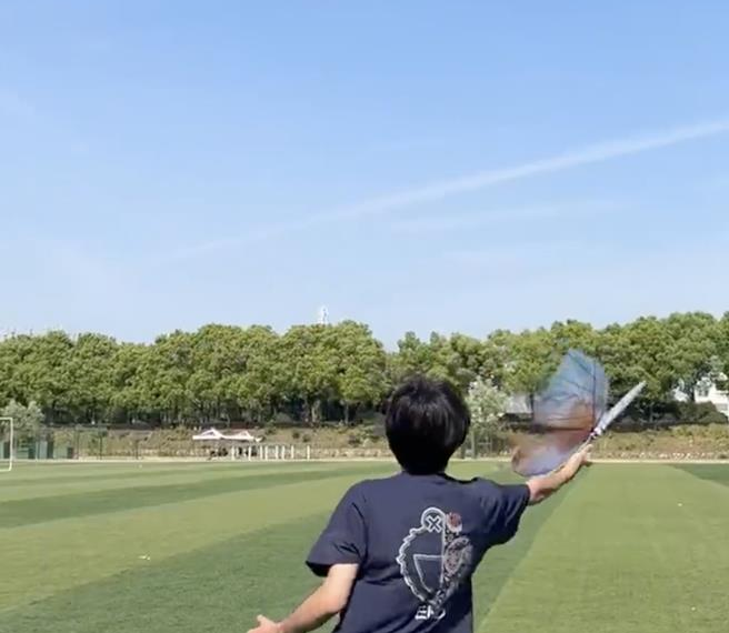 台灣新聞通訊社-陸男大生宿舍創業!「仿生蝴蝶飛行器」3個月賺破百萬