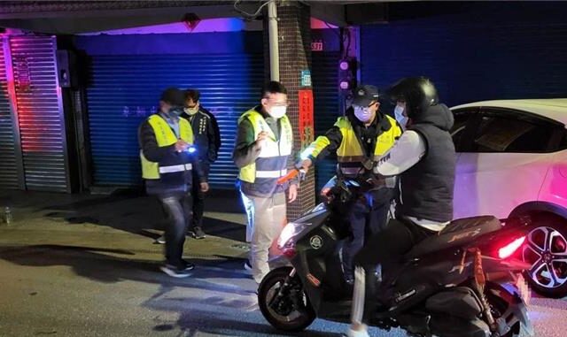 台灣新聞通訊社-熱天一到全失控！淡水「噪音車地獄」再現 環保局出招